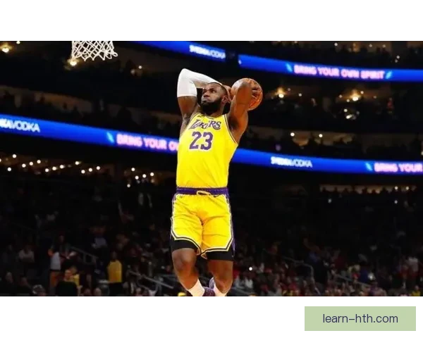 詹姆斯关键时刻爆发湖人逆转取胜引热议再次证明王者实力震撼联盟